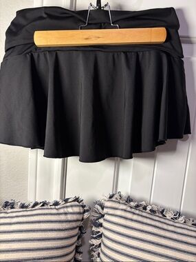 Forever 21 Black Circle Skater Skirt